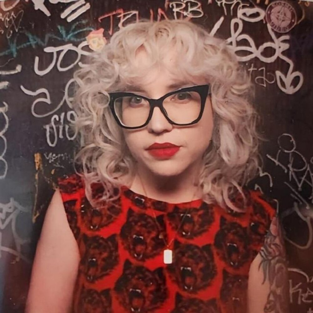 Meet your Posher, Crystal